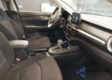 2019 Kia Forte Lxs z USA, uszkodzony, nr VIN 3KPF24AD3KE023649